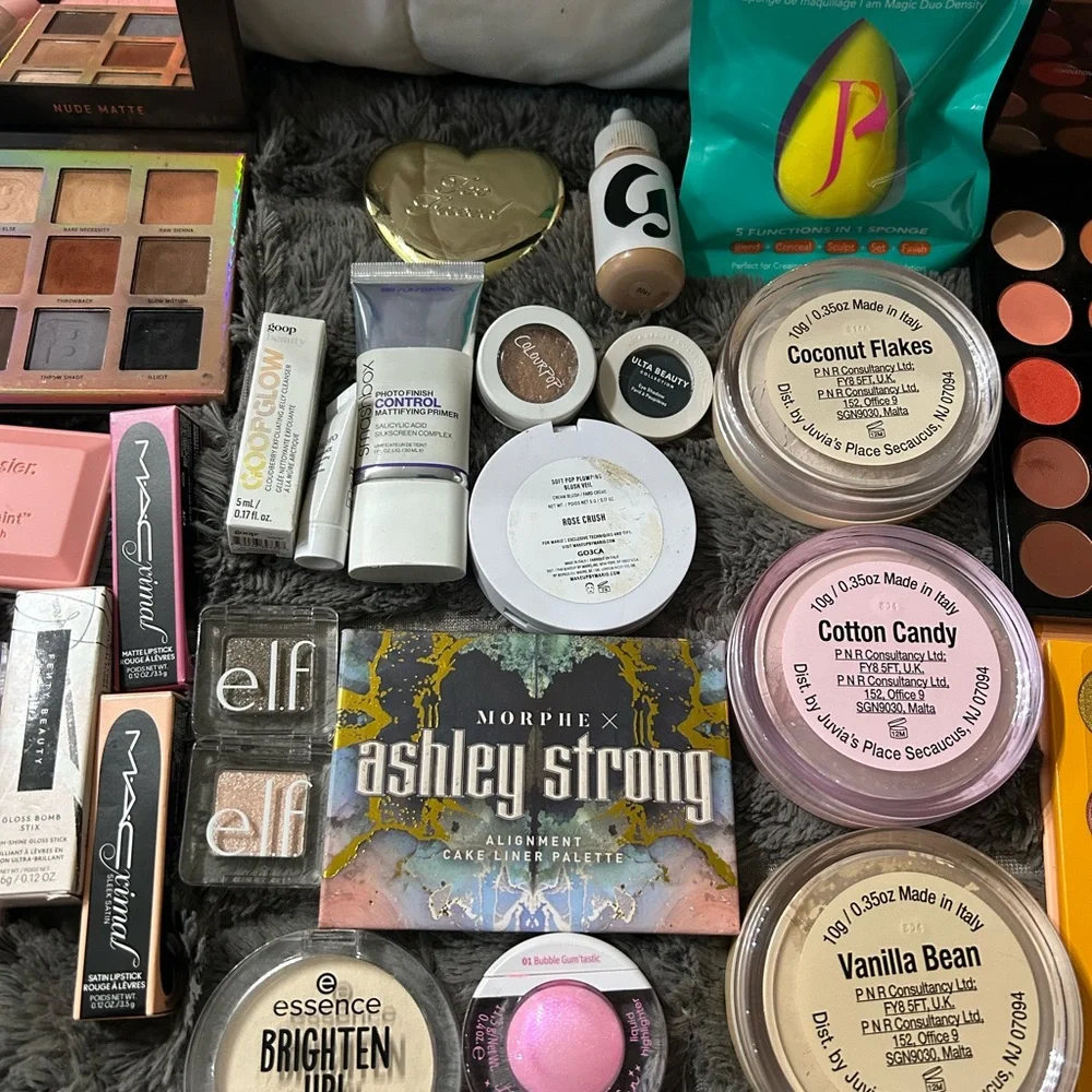 36pc Makeup lot - Picture 3 of 10
